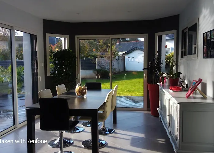 Très Belle Maison Avec Extérieur * Nozay (Loire-Atlantique)